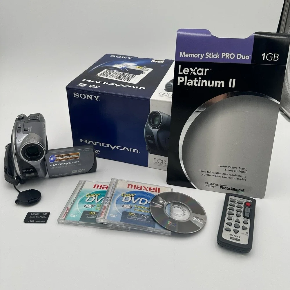 Sony DCR-DVD305 Handycam Camcorder With Original Box & SD Card Mega Pixel